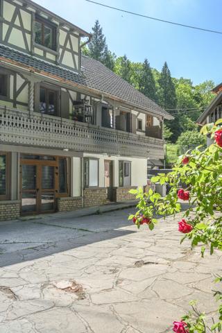 Magnifique 2 p état neuf dans la nature au bord de l'eau...