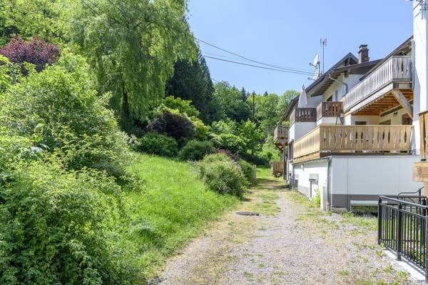 Magnifique 2 p état neuf dans la nature au bord de l'eau...