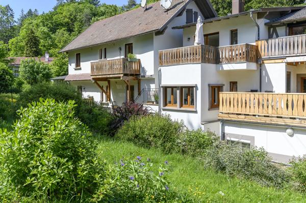 Magnifique 2 p état neuf dans la nature au bord de l'eau...