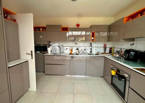 Maison 135 m², piscine et jacuzzi à Sillery