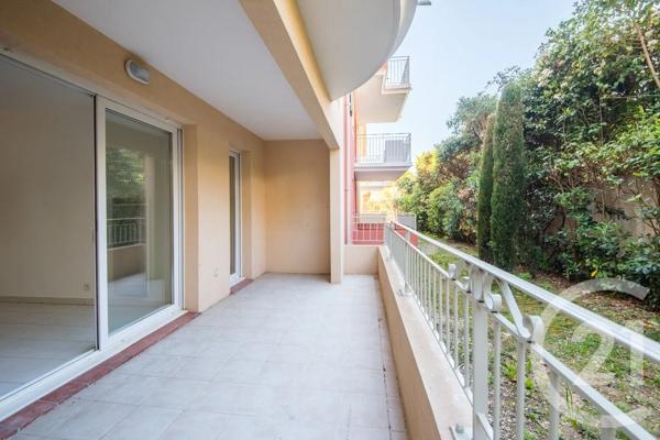 Appartement T3 à vendre  3 pièces - 68,69 m 2   ANTIBES  - 06