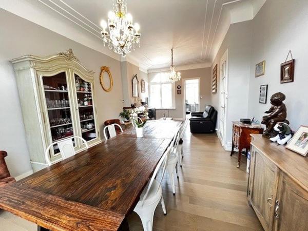 Maison de ville beaux volumes