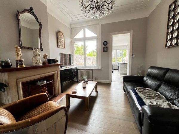 Maison de ville beaux volumes
