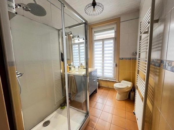 Maison de ville beaux volumes