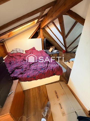 Deux pièces, cave et grande surface en mezzanine