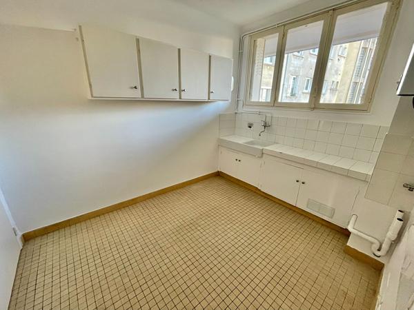 A LOUER - NANTES HYPER CENTRE - Grand T2 Refait à NEUF de 60 m²