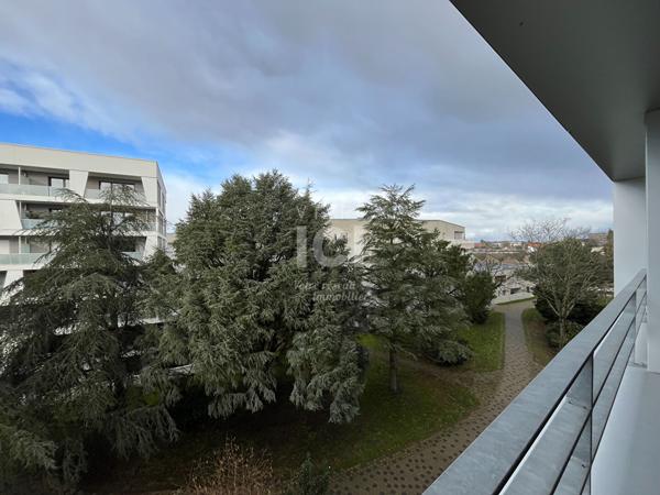 A LOUER - NANTES HYPER CENTRE - Grand T2 Refait à NEUF de 60 m²