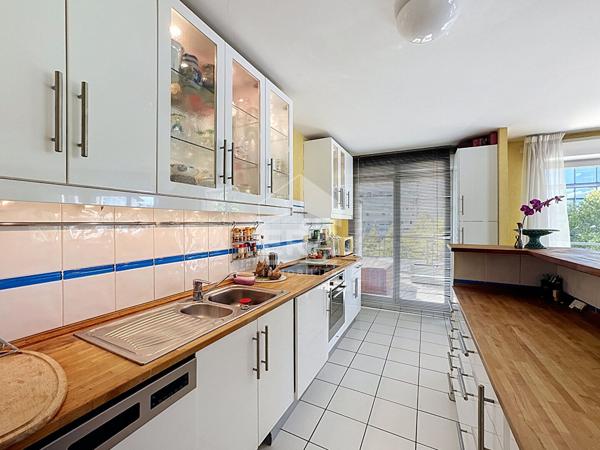 3 pièces 74m²-CALME-LUMINEUX-TERRASSE-PARKING & CAVE