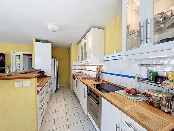 3 pièces 74m²-CALME-LUMINEUX-TERRASSE-PARKING & CAVE