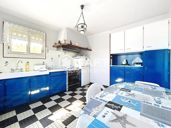 Maison non mitoyenne avec beau potentiel