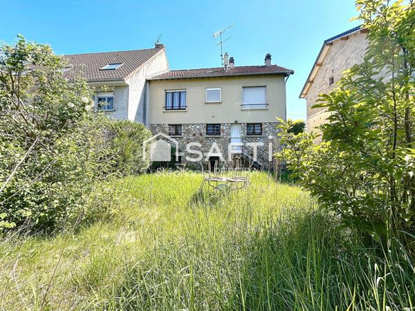 Maison non mitoyenne avec beau potentiel