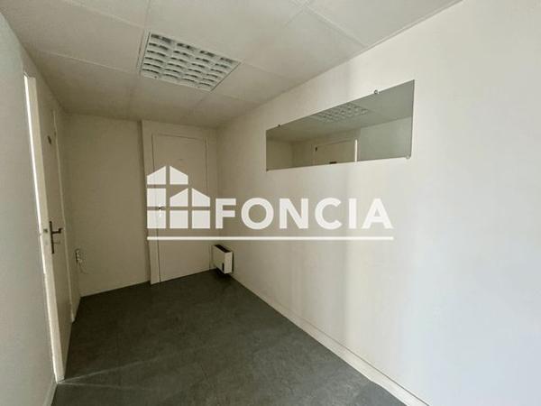 Location Local commercial 2 pièces 26.5 m² - 1 RUE DU VIEUX CHATEAU Vernon 27200