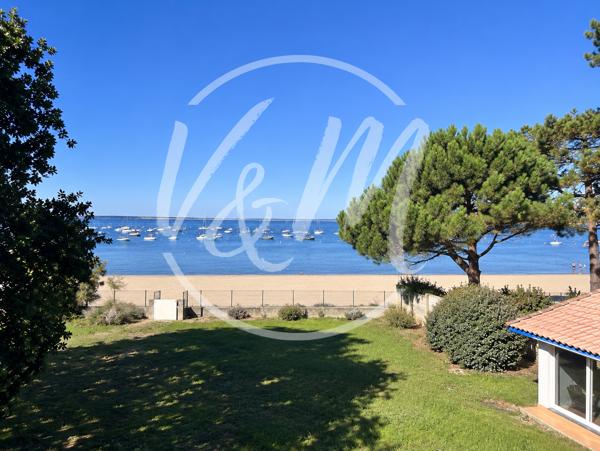 RARE! 1ière ligne vue Bassin- Villa en première ligne avec accès direct à la plage et vue Bassin à vendre sur le Bassin d’Arcachon ANDERNOS