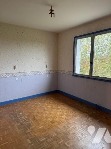 Maison individuelle à rénover, 3 chambres dans quartier résidentiel