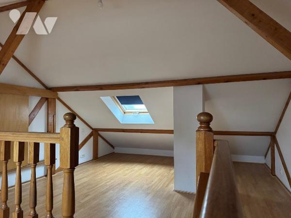 Maison individuelle à rénover, 3 chambres dans quartier résidentiel