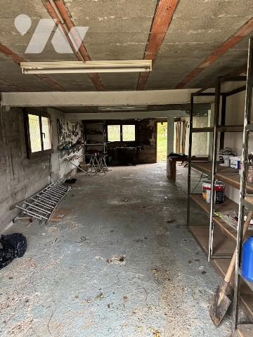 Maison individuelle à rénover, 3 chambres dans quartier résidentiel