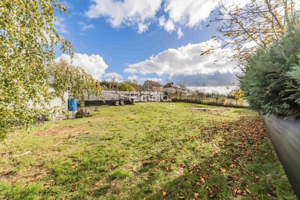 Maison Individuelle, rénovée, quartier calme de la Ville.