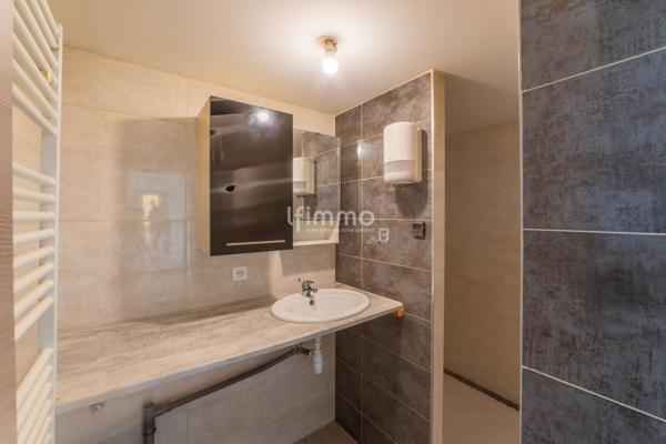 Maison Individuelle, rénovée, quartier calme de la Ville.