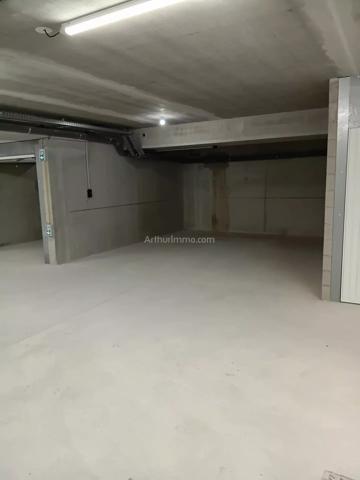 Vente                                                      Parking
                        
                                         25 m2                     à Calvi