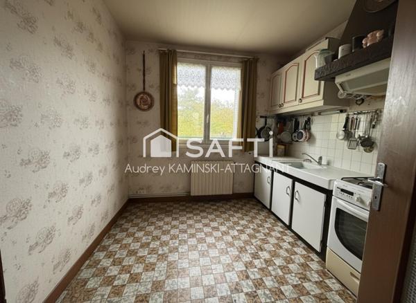 Maison solide à rénover, plein de potentiel!