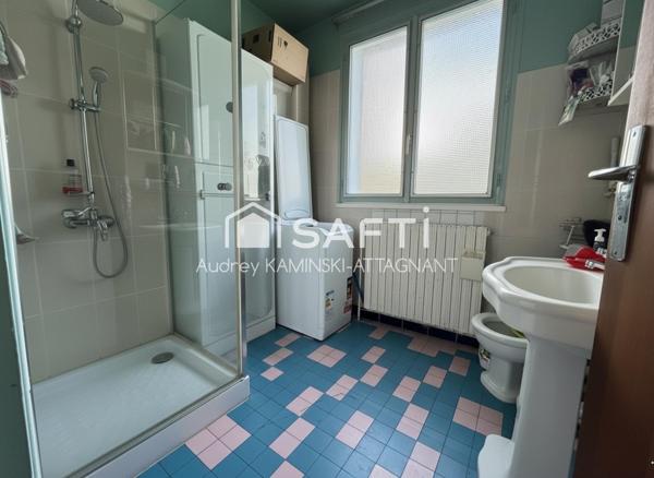 Maison solide à rénover, plein de potentiel!