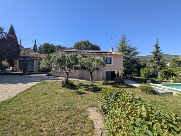 villa de plain-pied avec piscine, pool-house et grand terrain arboré