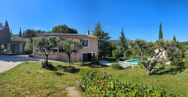 villa de plain-pied avec piscine, pool-house et grand terrain arboré