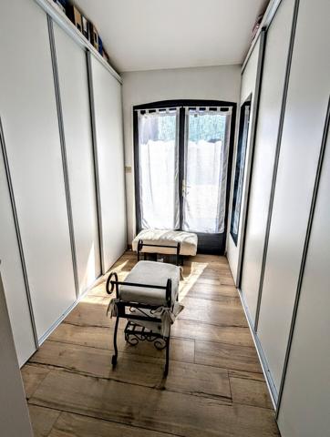 villa de plain-pied avec piscine, pool-house et grand terrain arboré