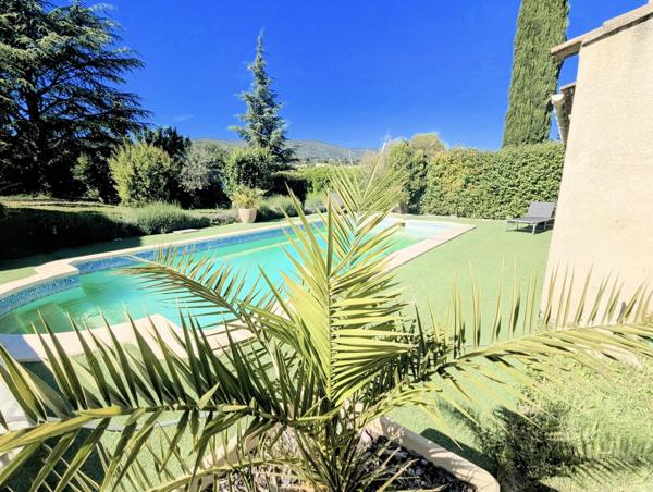 villa de plain-pied avec piscine, pool-house et grand terrain arboré