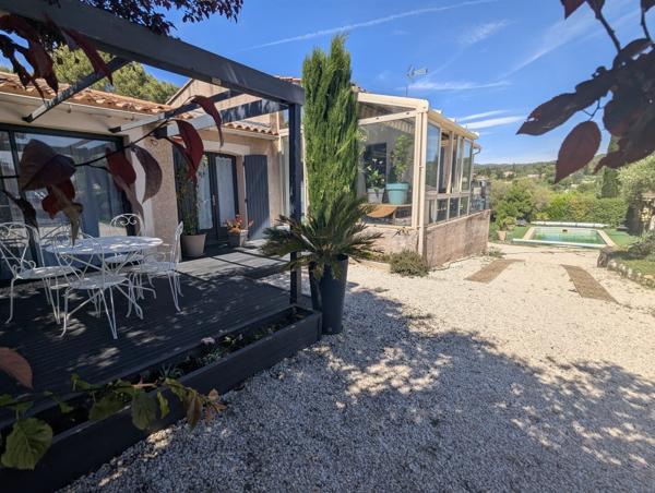 villa de plain-pied avec piscine, pool-house et grand terrain arboré