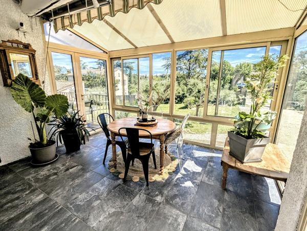 villa de plain-pied avec piscine, pool-house et grand terrain arboré