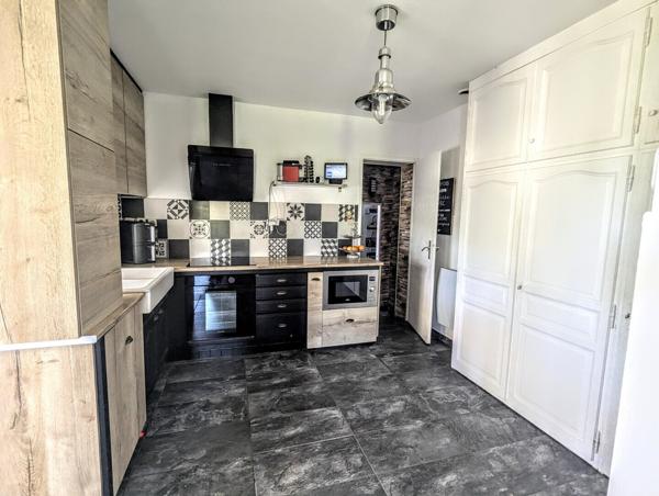 villa de plain-pied avec piscine, pool-house et grand terrain arboré