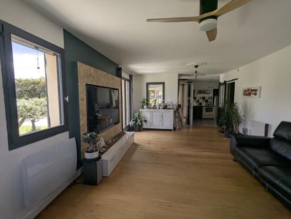 villa de plain-pied avec piscine, pool-house et grand terrain arboré