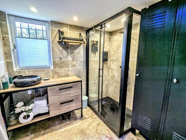 villa de plain-pied avec piscine, pool-house et grand terrain arboré