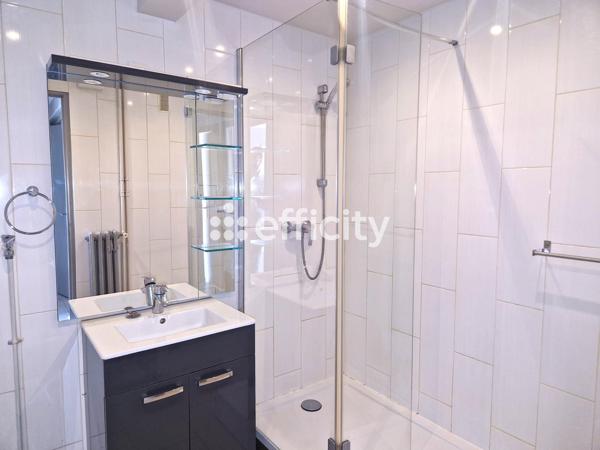 Appartement
         4 pièces
        - 95 m² Bien prestige 550 000 € *