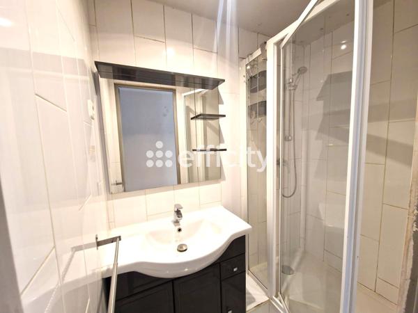 Appartement
         4 pièces
        - 95 m² Bien prestige 550 000 € *
