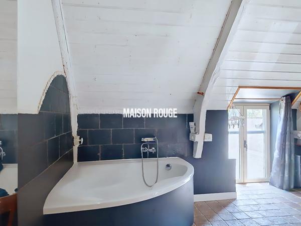 CHARME, VOLUMES ET RENTABILITÉ AUX PORTES DE DINAN Maison plus gîte