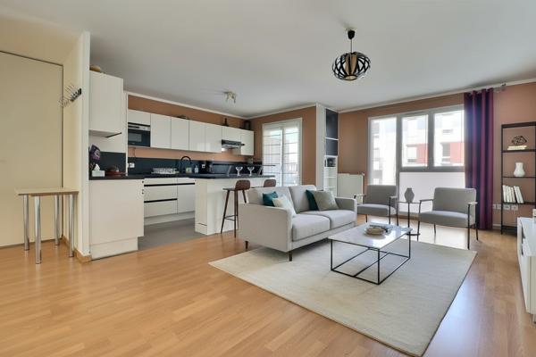 Appartement 4 pièces lumineux à vendre à Saint Denis - Front Populaire