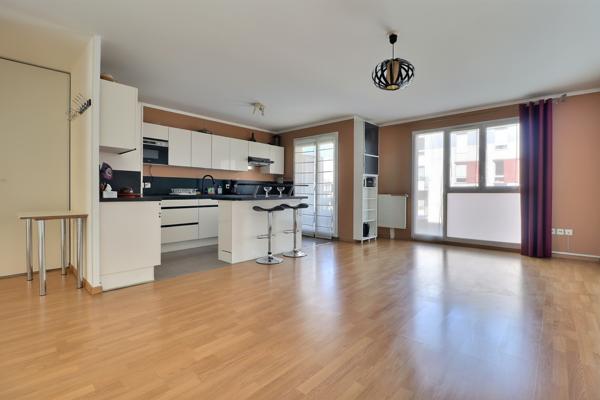 Appartement 4 pièces lumineux à vendre à Saint Denis - Front Populaire