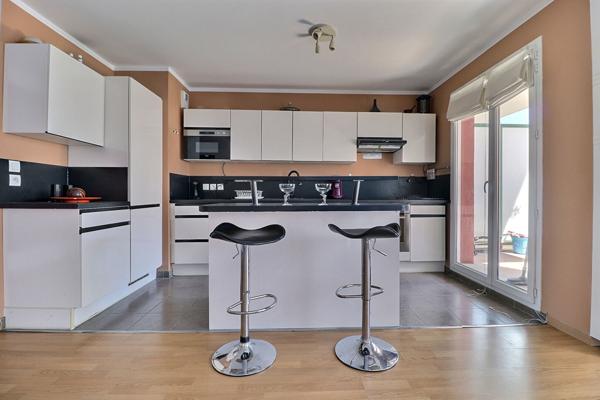 Appartement 4 pièces lumineux à vendre à Saint Denis - Front Populaire