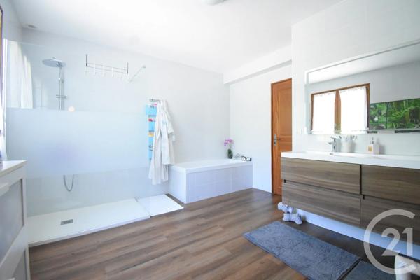 Maison à vendre  5 pièces - 206,15 m 2   CREUZIER LE VIEUX  - 03