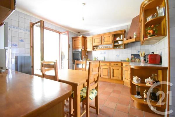 Maison à vendre  5 pièces - 206,15 m 2   CREUZIER LE VIEUX  - 03