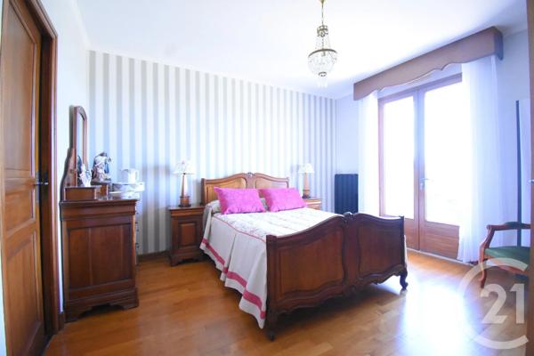 Maison à vendre  5 pièces - 206,15 m 2   CREUZIER LE VIEUX  - 03