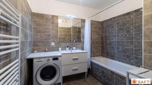 T3 récent 71 m² avec terrasse, piscine et box