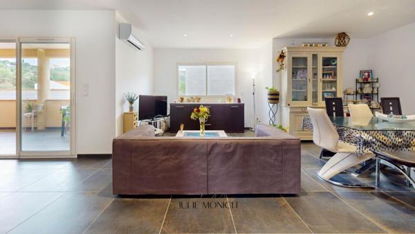 MAISON AVEC GARAGE/LOCAL