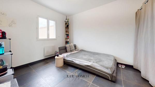 MAISON AVEC GARAGE/LOCAL