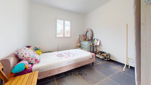 MAISON AVEC GARAGE/LOCAL