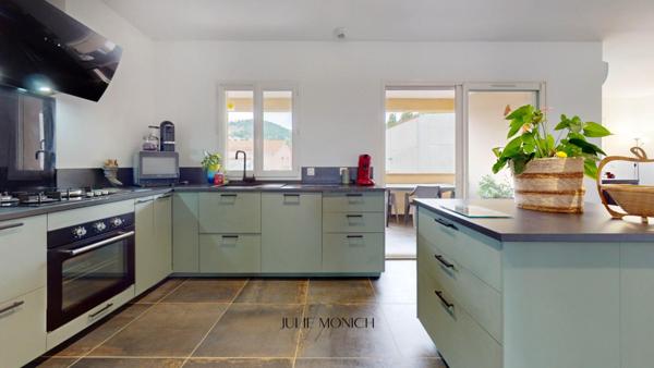 MAISON AVEC GARAGE/LOCAL