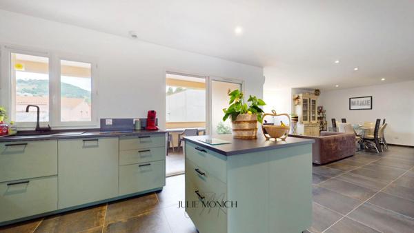 MAISON AVEC GARAGE/LOCAL