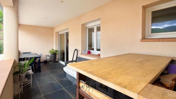 MAISON AVEC GARAGE/LOCAL